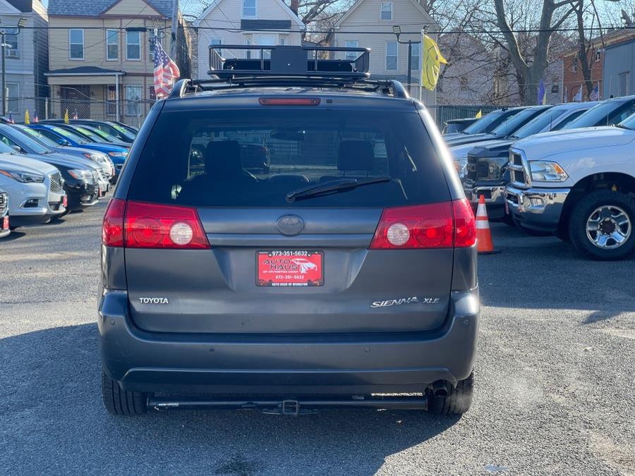 2010 Toyota Sienna XLE Limited photo