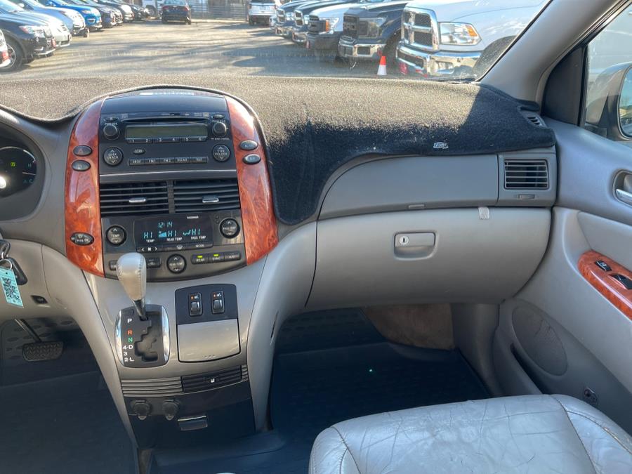 2010 Toyota Sienna XLE Limited photo