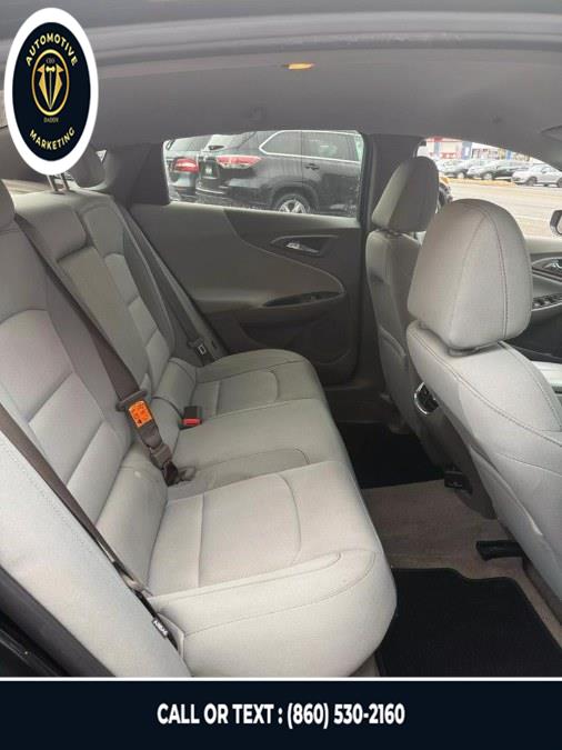 2017 Chevrolet Malibu 4dr Sdn LT w/1LT photo