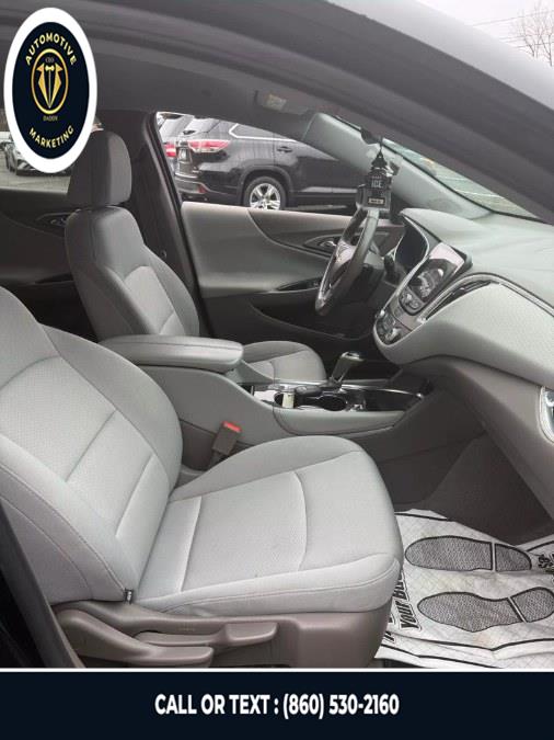 2017 Chevrolet Malibu 4dr Sdn LT w/1LT photo