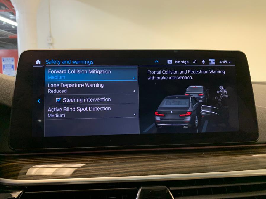 2022 BMW 5-Series 530i xDrive Sedan photo