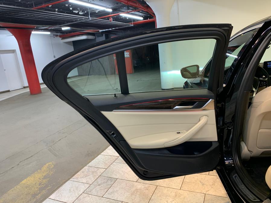 2022 BMW 5-Series 530i xDrive Sedan photo