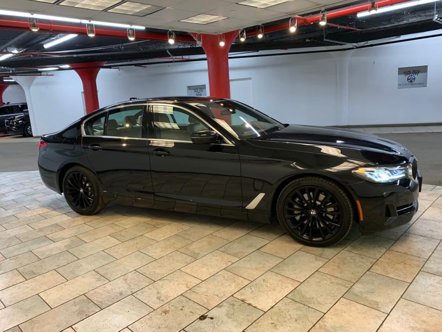 2022 BMW 5-Series 530i xDrive Sedan photo