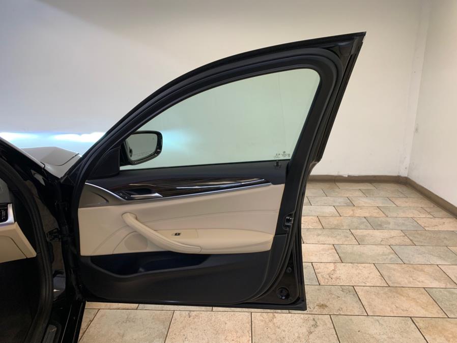 2022 BMW 5-Series 530i xDrive Sedan photo