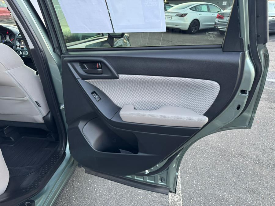 2017 Subaru Forester 2.5i Premium CVT photo
