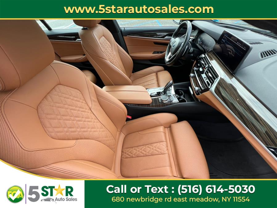2021 BMW 5-Series 530i xDrive Sedan photo