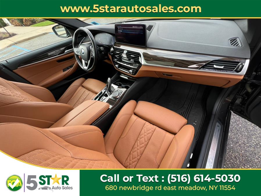 2021 BMW 5-Series 530i xDrive Sedan photo