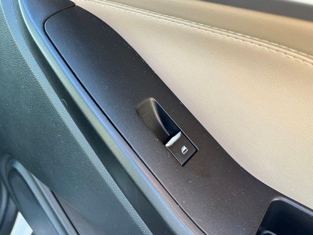 2020 Ford Explorer Limited photo