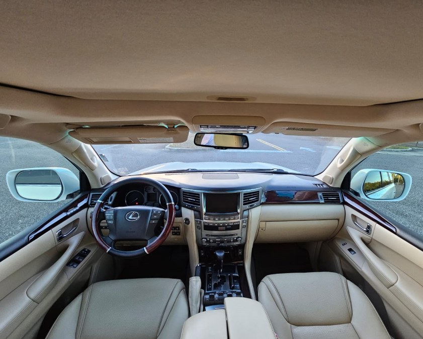 2009 Lexus LX 570 photo