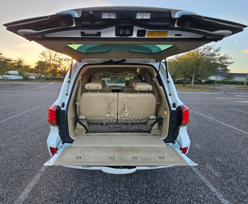 2009 Lexus LX 570 photo
