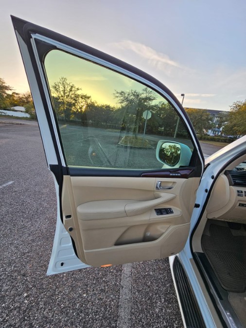 2009 Lexus LX 570 photo