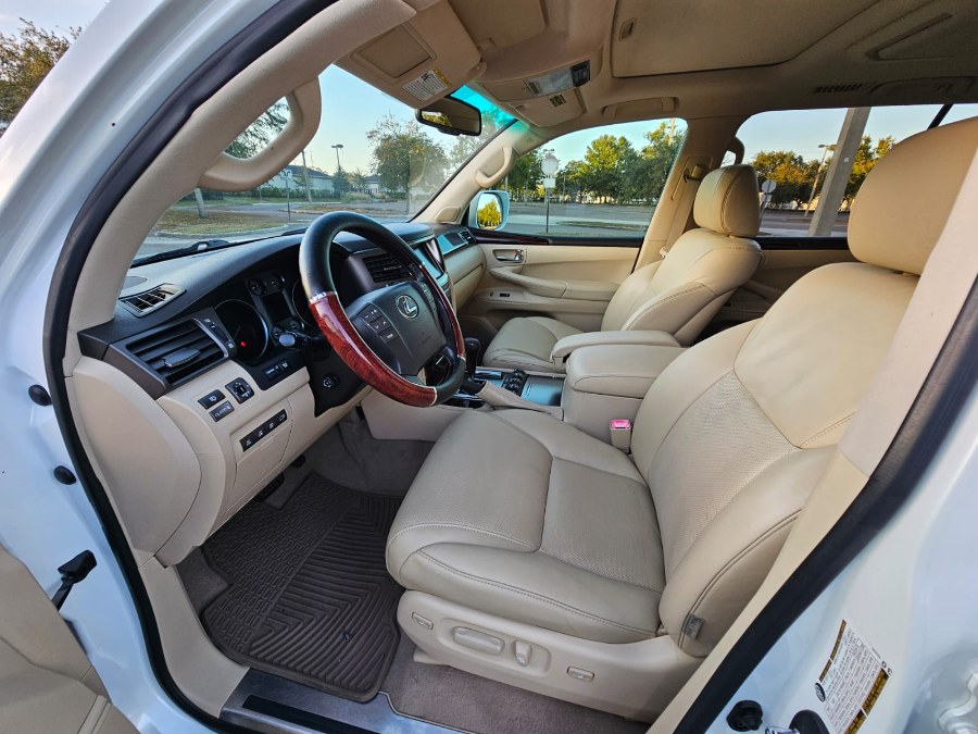 2009 Lexus LX 570 photo