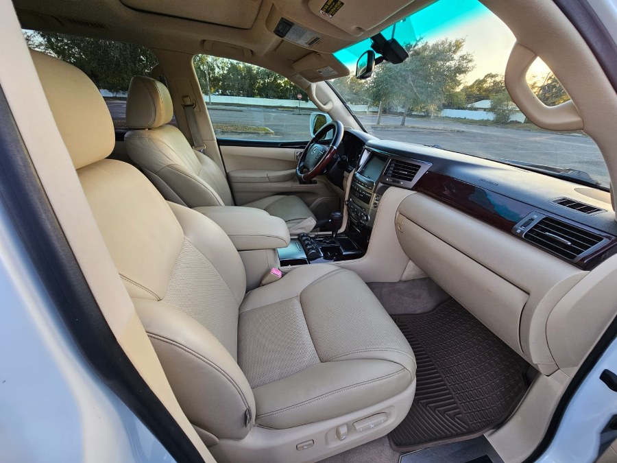 2009 Lexus LX 570 photo