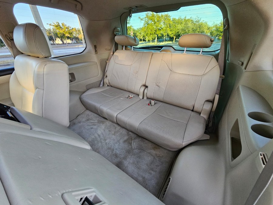 2009 Lexus LX 570 photo