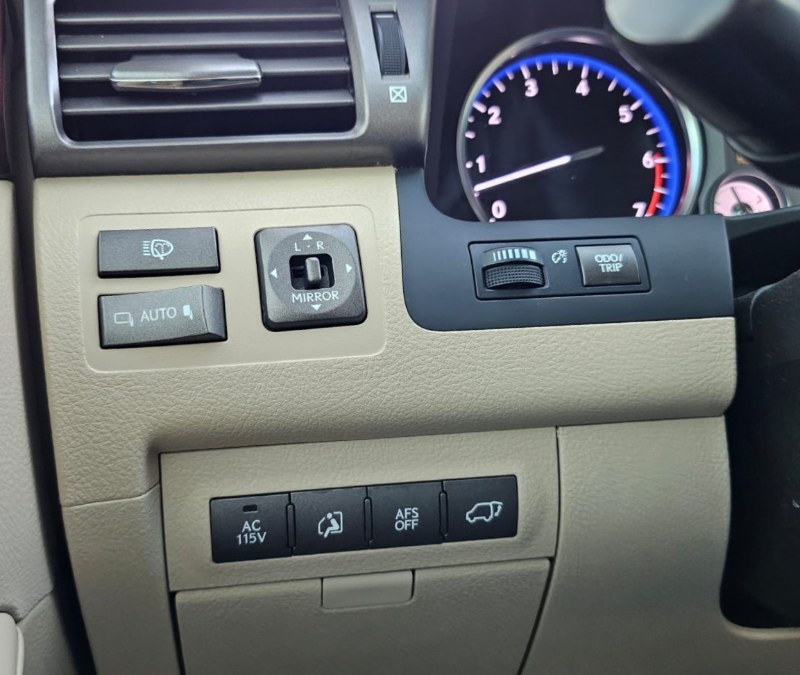 2009 Lexus LX 570 photo