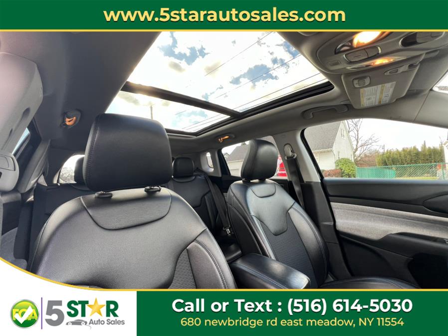 2022 Jeep Compass Latitude 4x4 photo