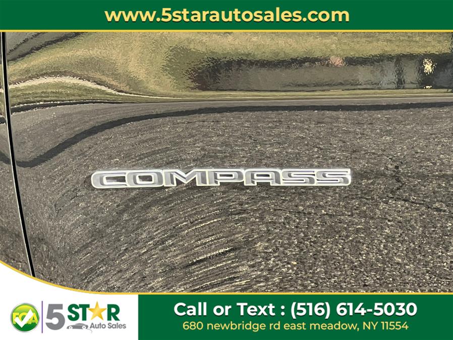 2022 Jeep Compass Latitude 4x4 photo