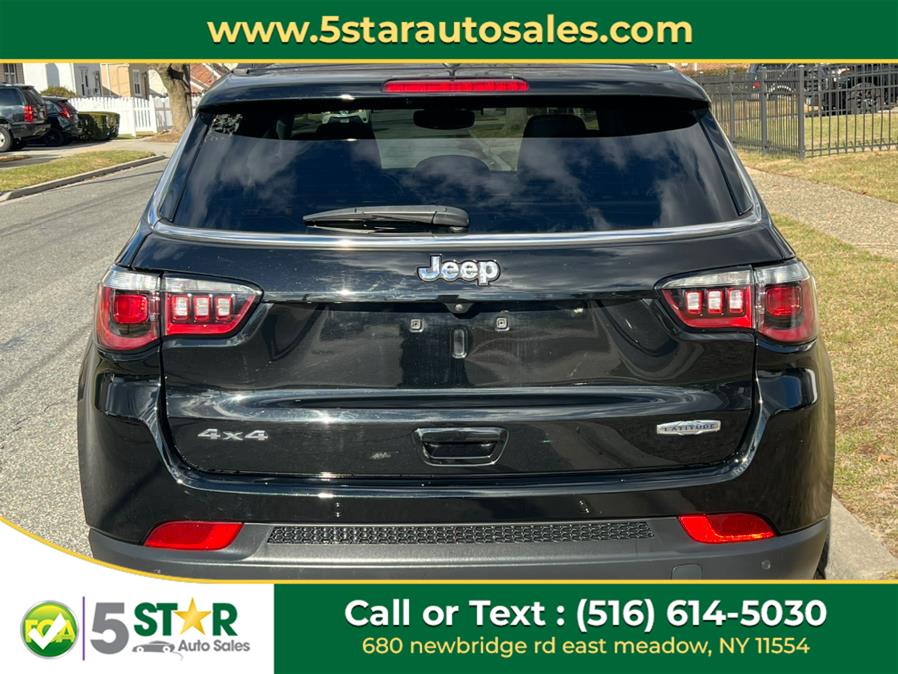 2022 Jeep Compass Latitude 4x4 photo