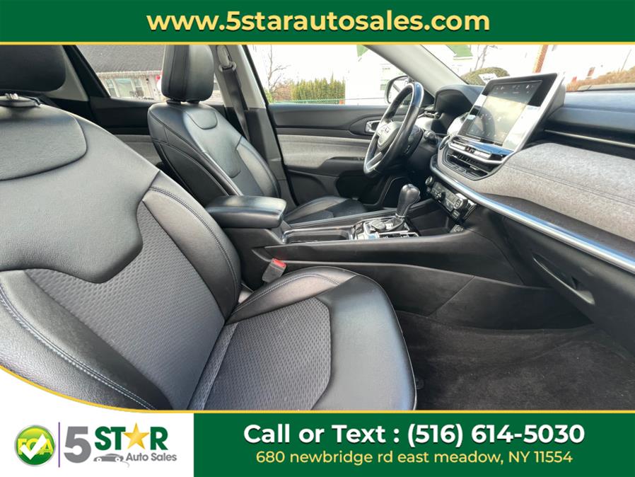 2022 Jeep Compass Latitude 4x4 photo