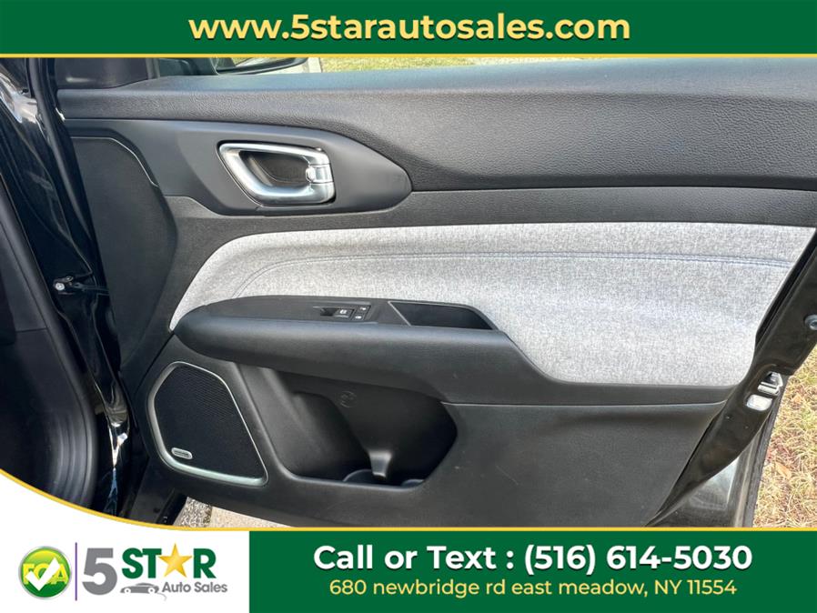 2022 Jeep Compass Latitude 4x4 photo