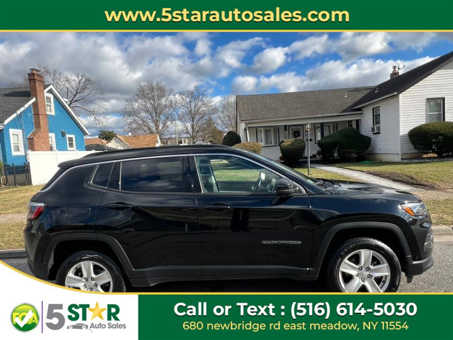 2022 Jeep Compass Latitude 4x4 photo