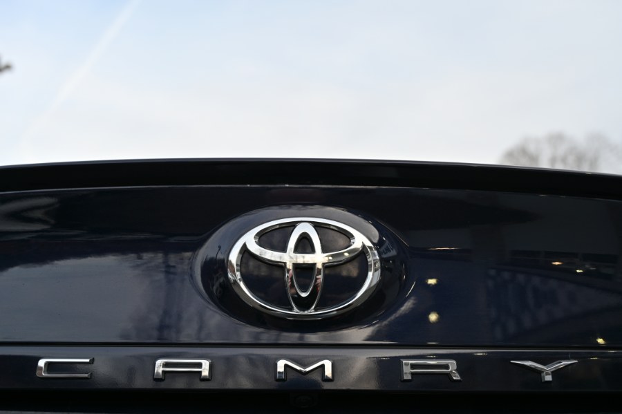 2022 Toyota Camry SE Auto photo
