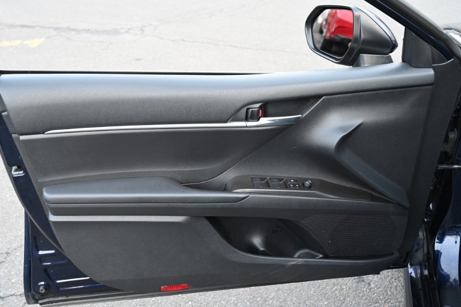 2022 Toyota Camry SE Auto photo