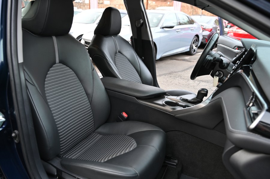 2022 Toyota Camry SE Auto photo