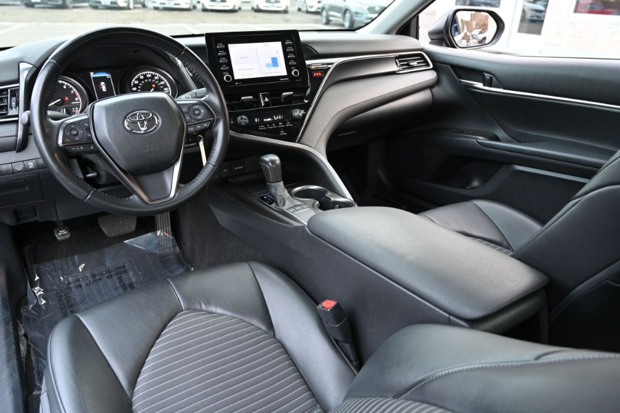 2022 Toyota Camry SE Auto photo
