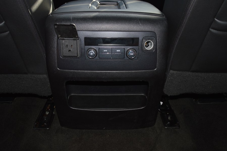 2018 Chevrolet Suburban 2WD 4dr 1500 LT photo