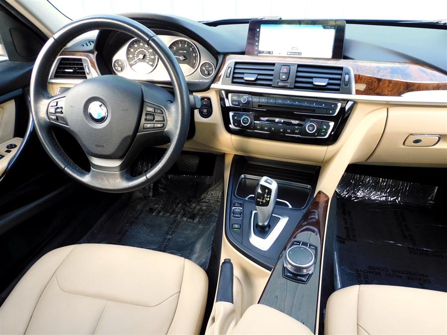 2017 BMW 3-Series 320i xDrive Sedan photo