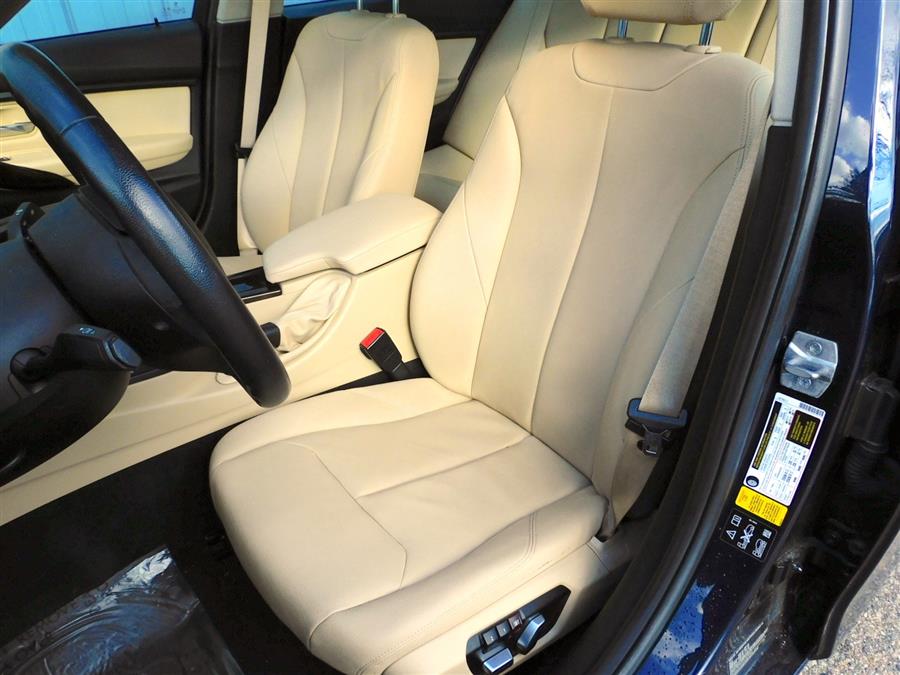 2017 BMW 3-Series 320i xDrive Sedan photo