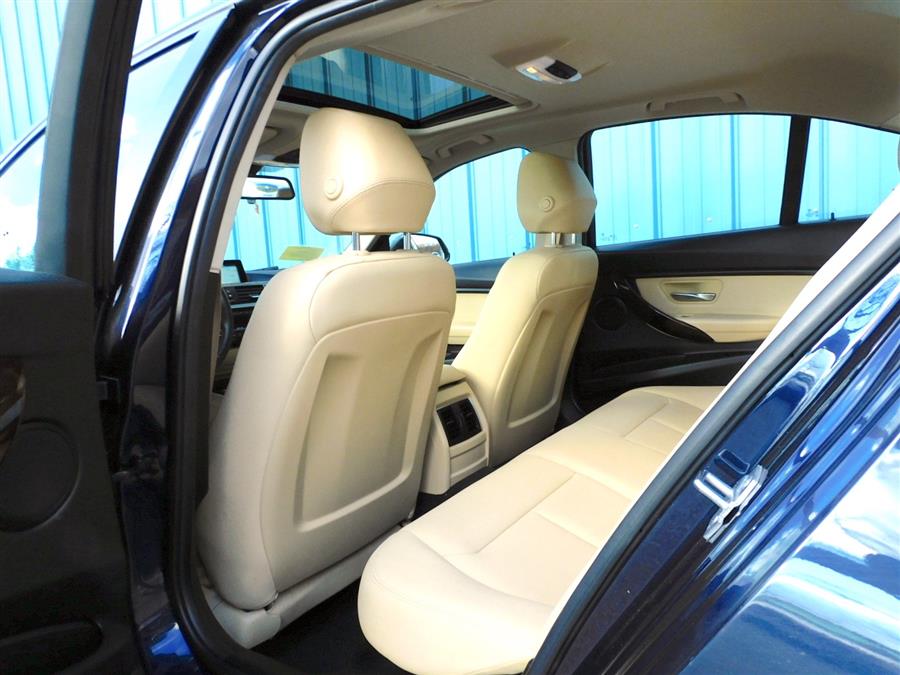 2017 BMW 3-Series 320i xDrive Sedan photo