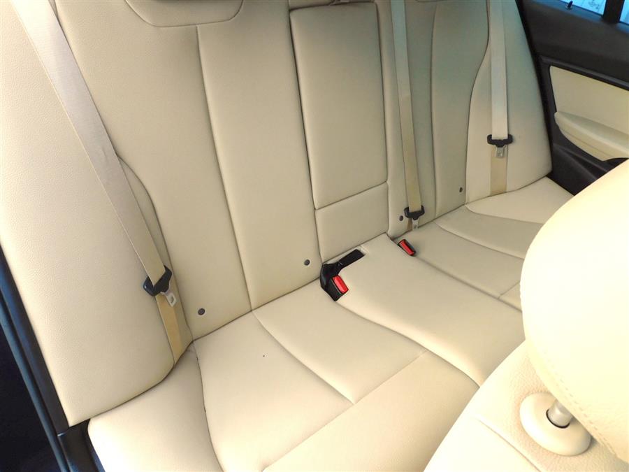 2017 BMW 3-Series 320i xDrive Sedan photo