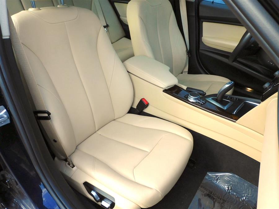 2017 BMW 3-Series 320i xDrive Sedan photo