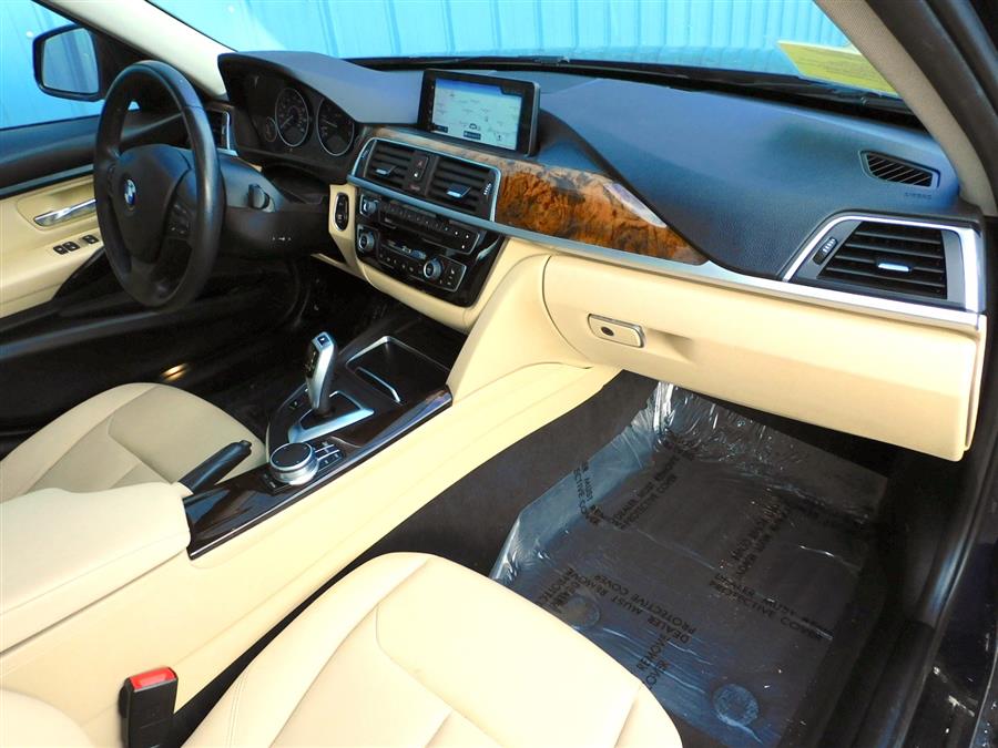 2017 BMW 3-Series 320i xDrive Sedan photo