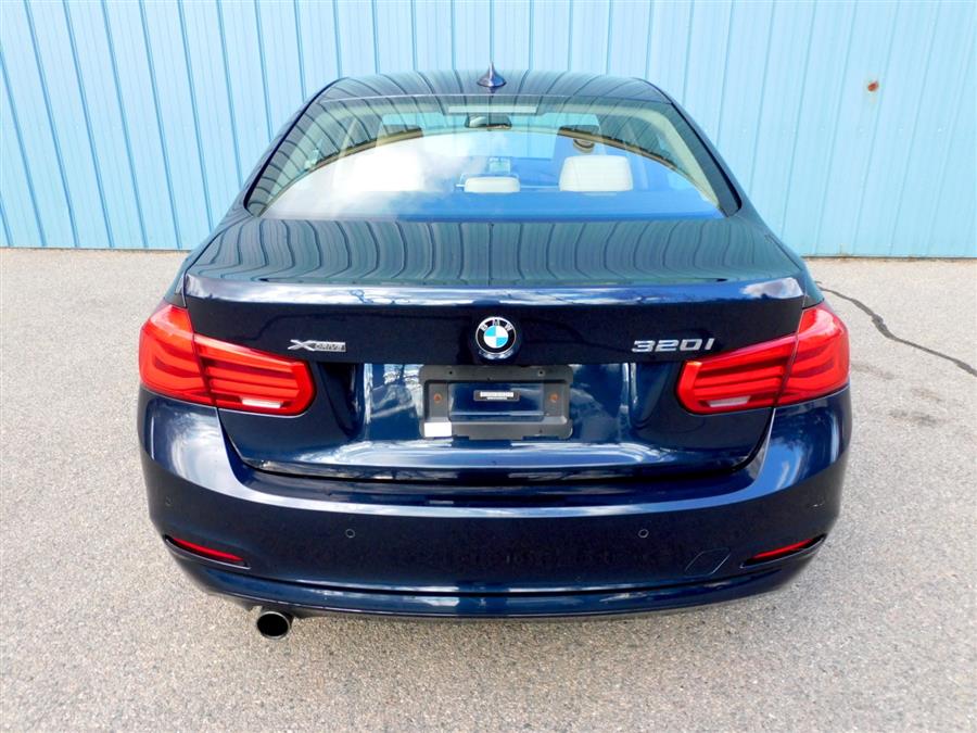 2017 BMW 3-Series 320i xDrive Sedan photo