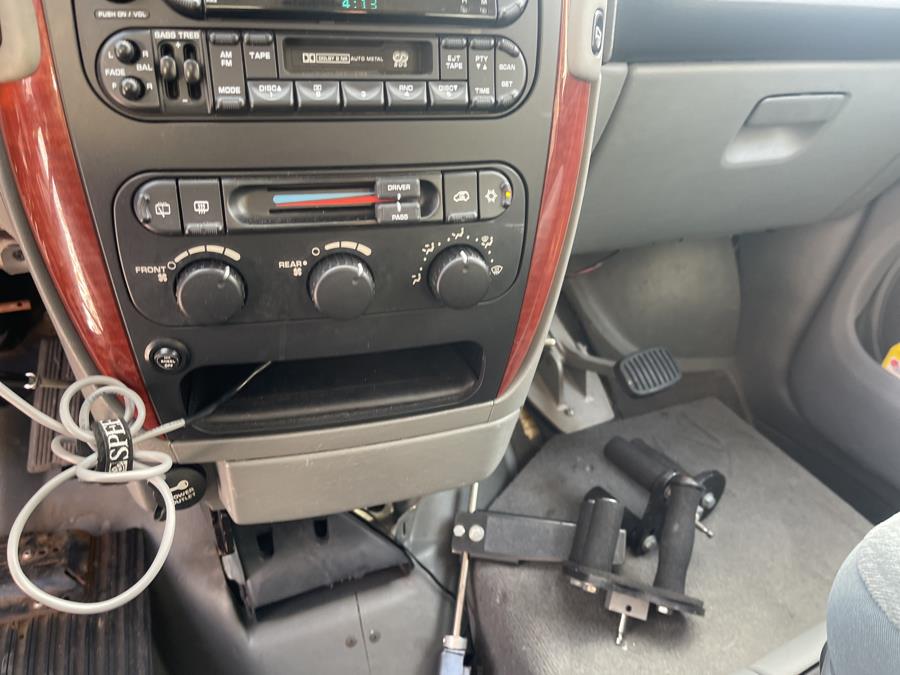 2005 Chrysler Town & Country LX photo