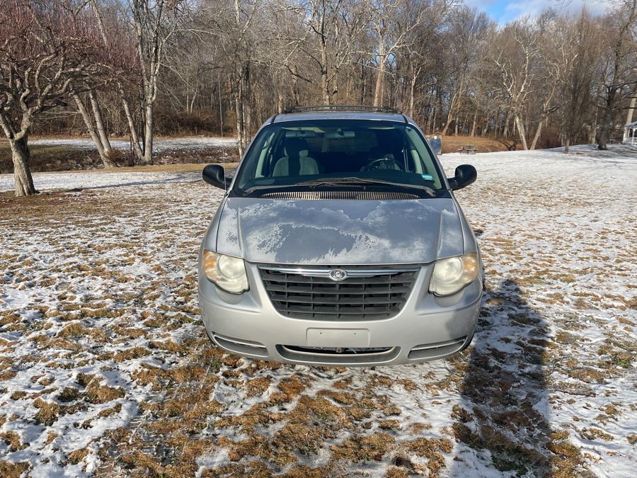 2005 Chrysler Town & Country LX photo