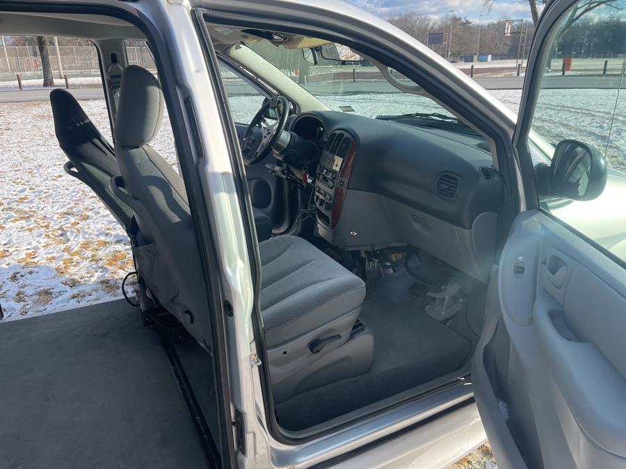 2005 Chrysler Town & Country LX photo