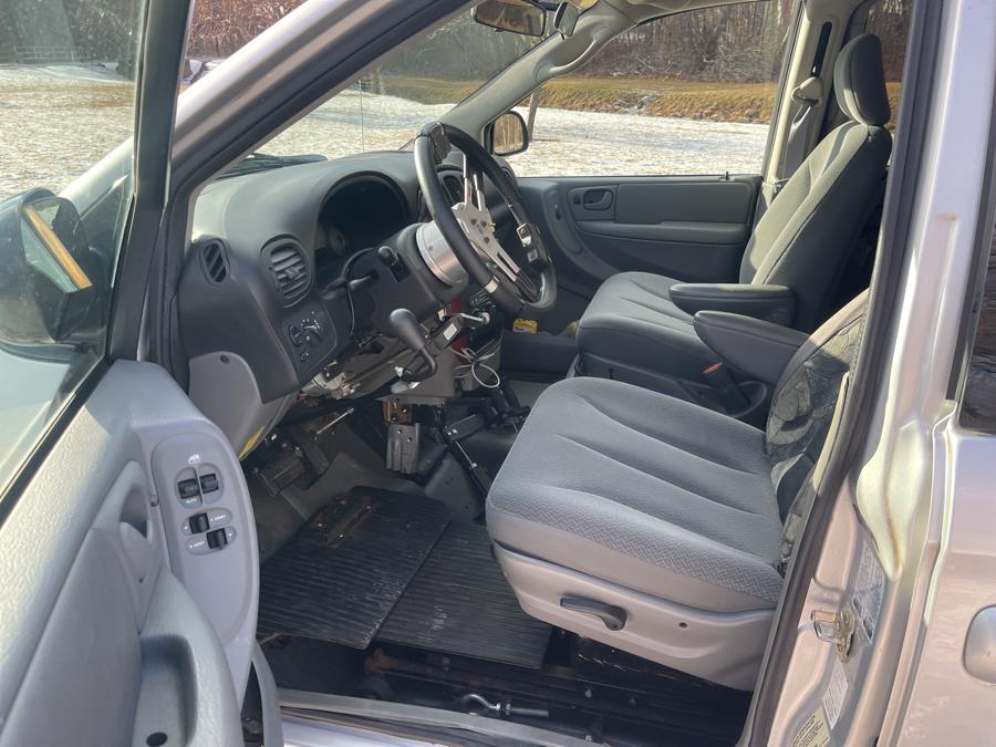 2005 Chrysler Town & Country LX photo
