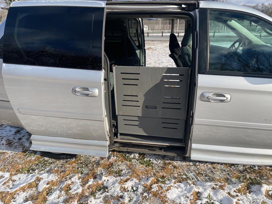 2005 Chrysler Town & Country LX photo