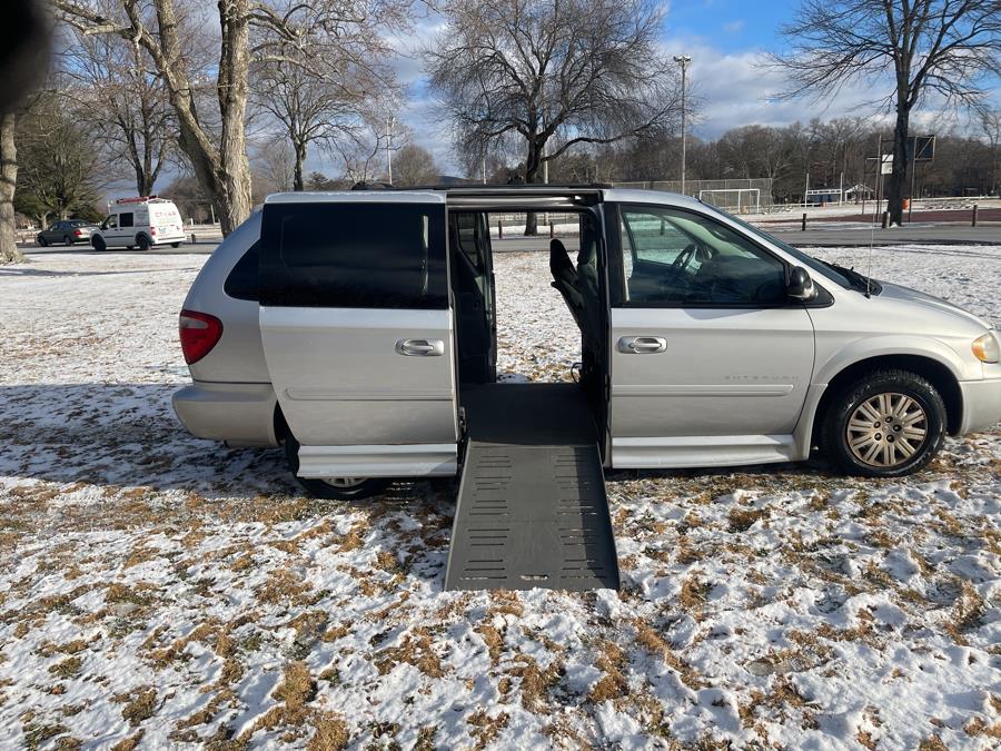 2005 Chrysler Town & Country LX photo