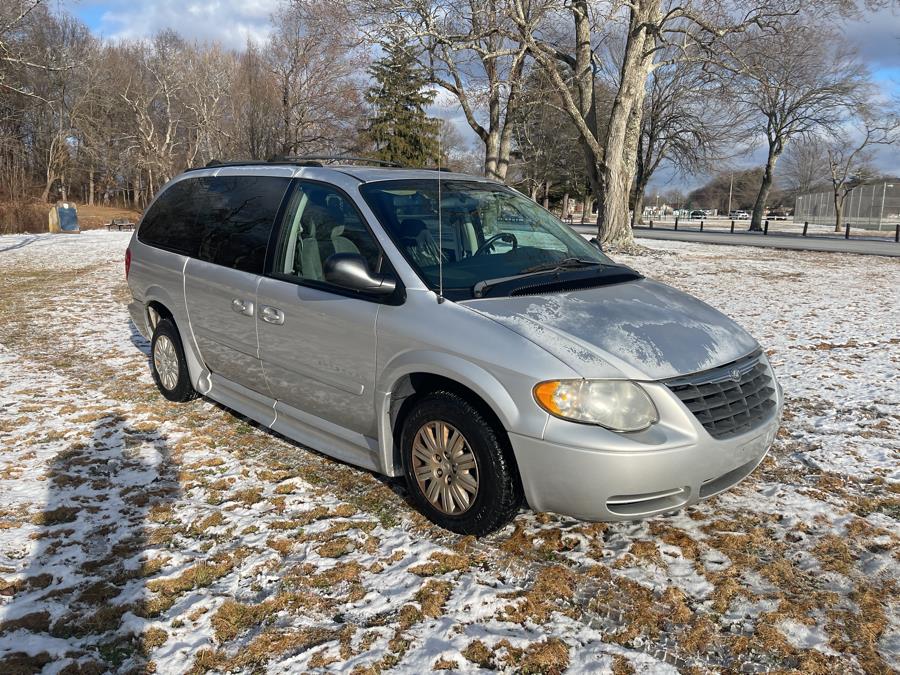 2005 Chrysler Town & Country LX photo