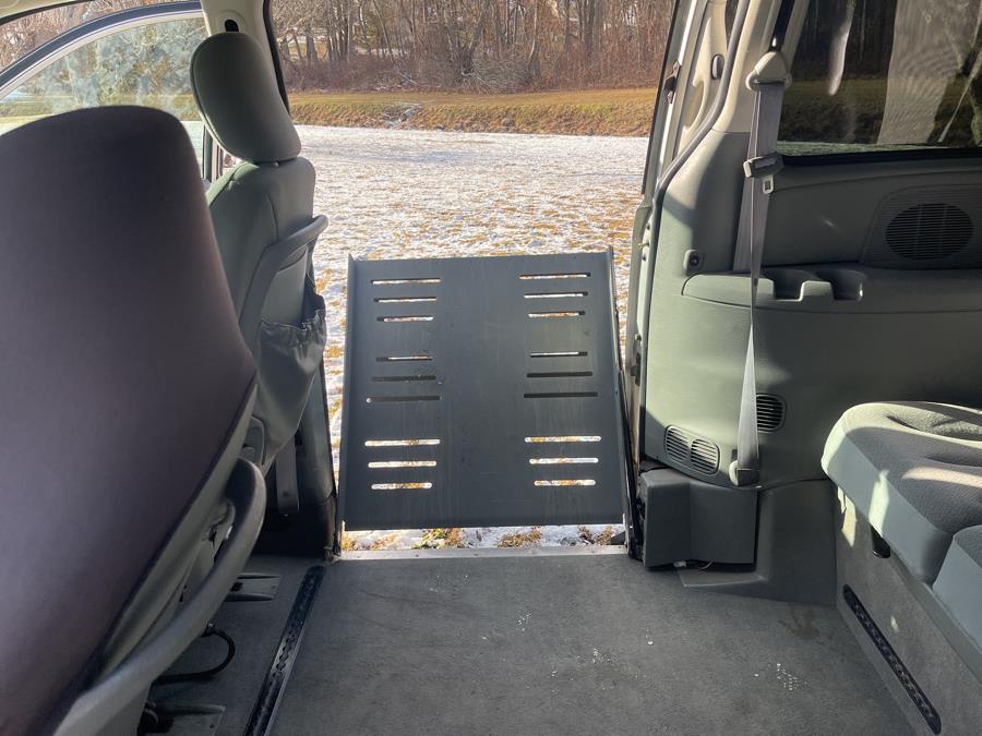 2005 Chrysler Town & Country LX photo