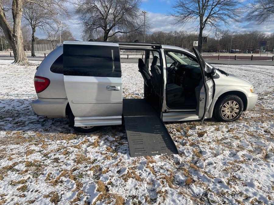 2005 Chrysler Town & Country LX photo