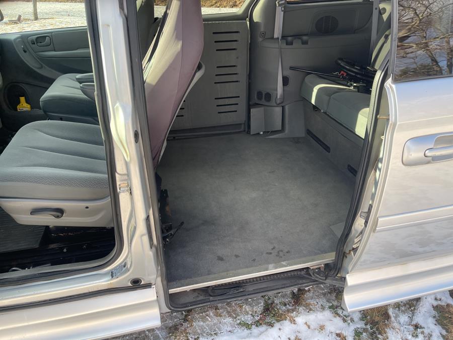 2005 Chrysler Town & Country LX photo