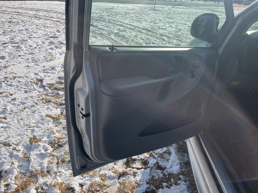 2005 Chrysler Town & Country LX photo