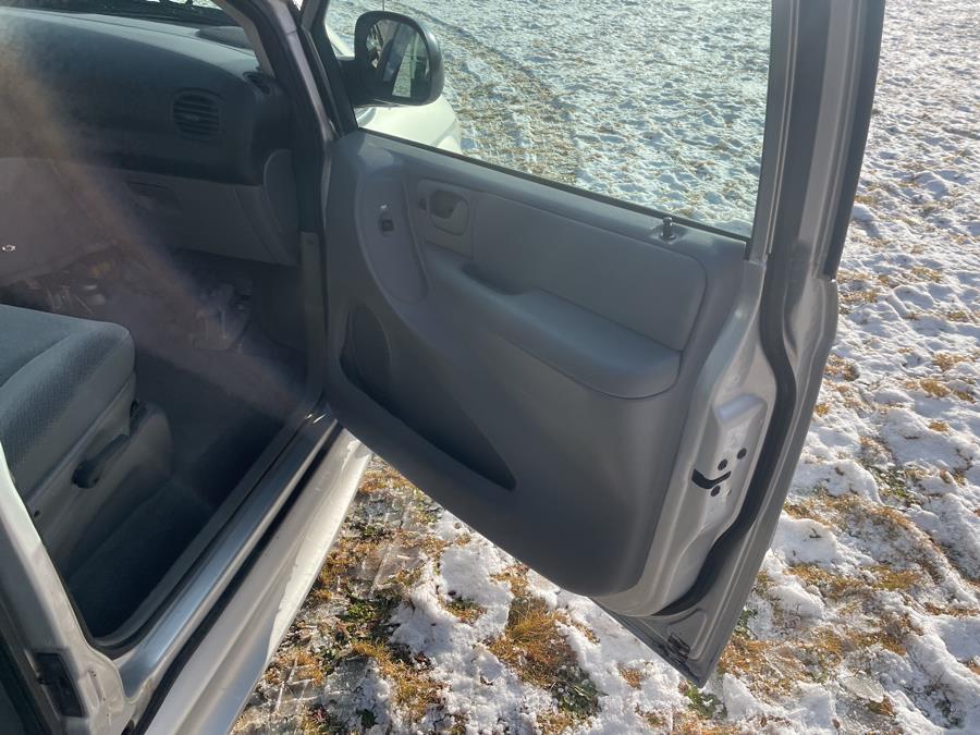 2005 Chrysler Town & Country LX photo