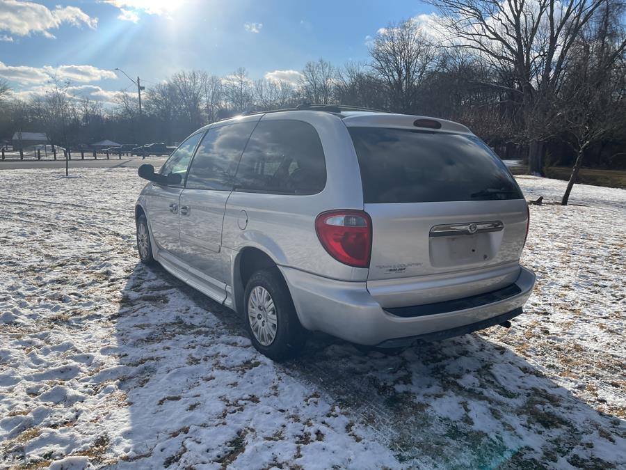 2005 Chrysler Town & Country LX photo